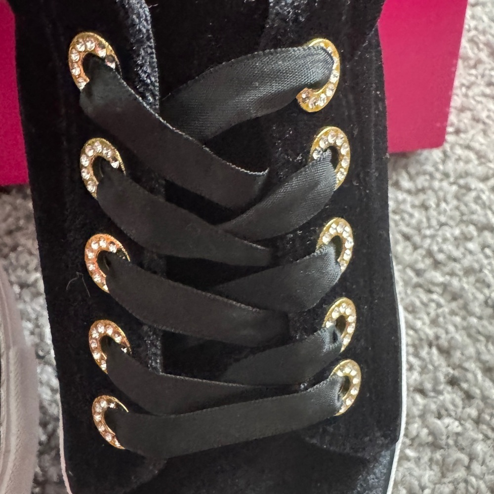 Lilly Pulitzer Black Velvet Ribbon Lace Low Top Lisa Sneakers-7 - Picture 3 of 8